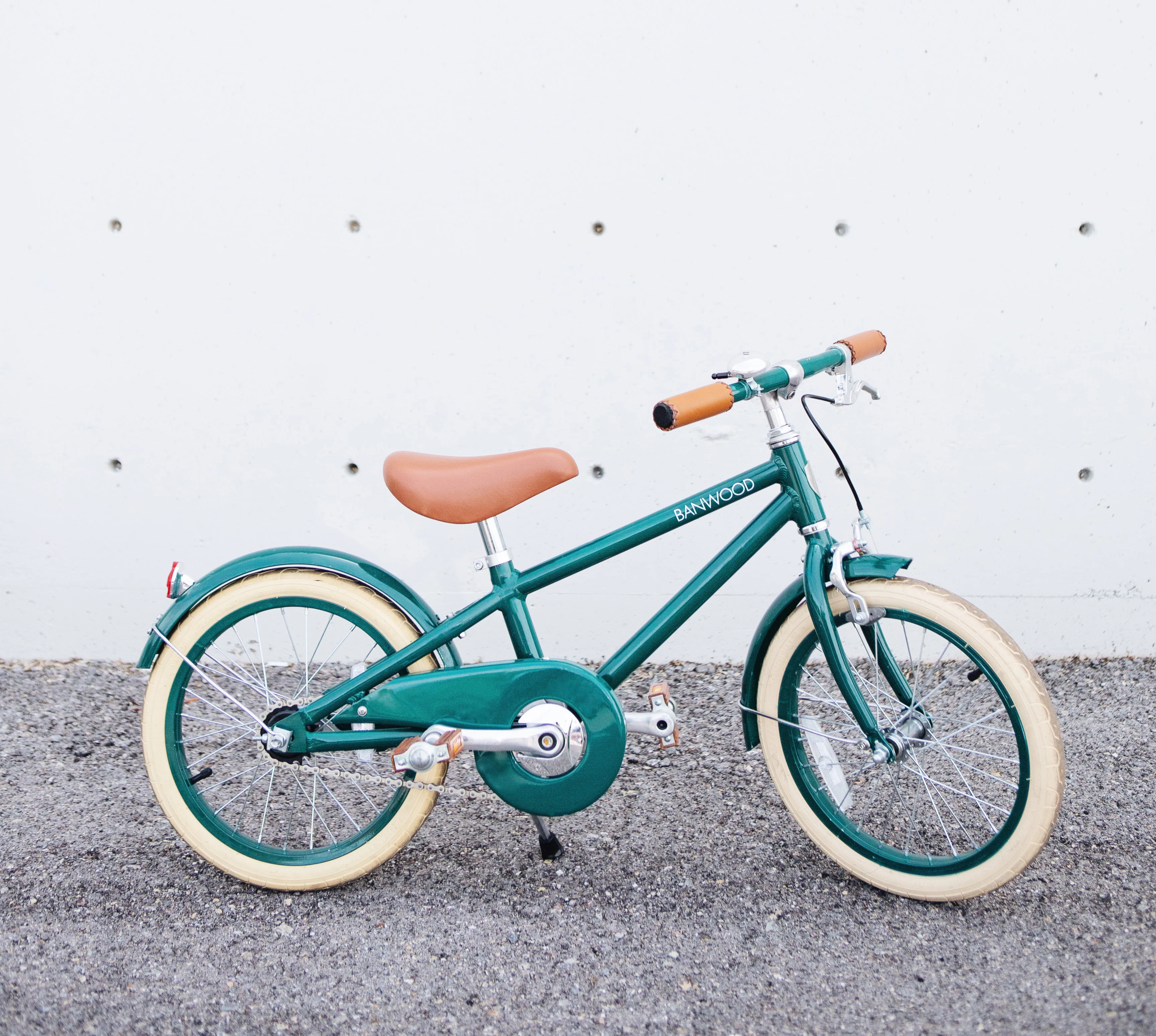 Banwood Classic 16" Kids Bike - Green - Image 3