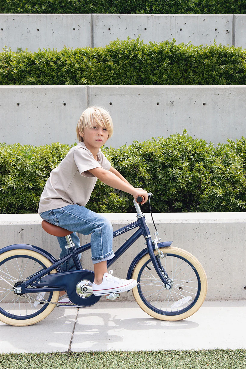 Banwood Classic 16" Kids Bike - Navy - Image 6