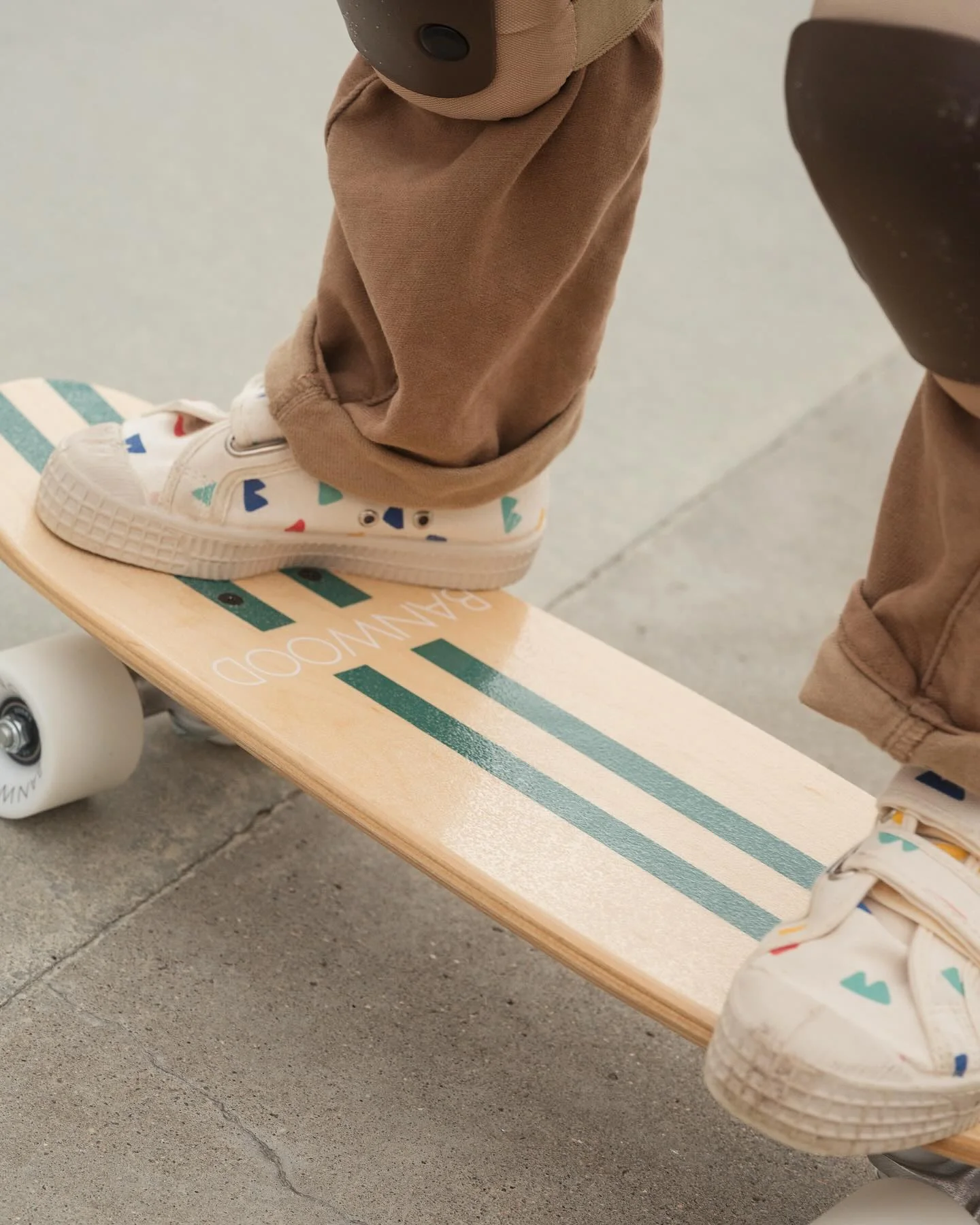 Banwood Skateboard - Green - Image 8