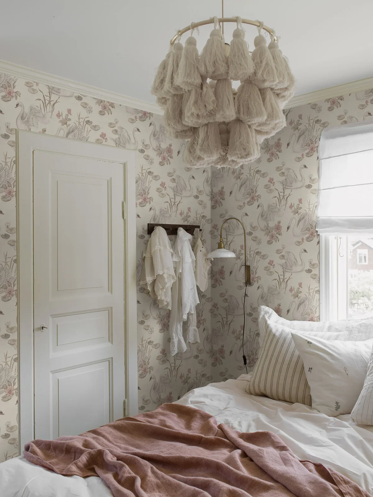 Borastapeter Wallpaper - Lily Swan Multi Colour - Image 3