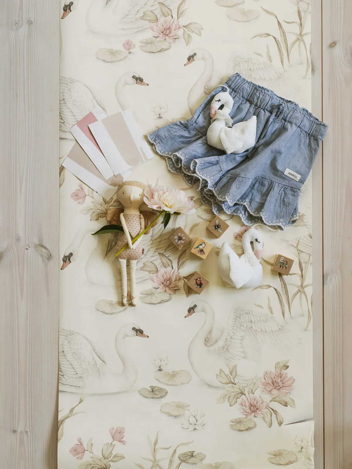 Borastapeter Wallpaper - Lily Swan Multi Colour - Image 6