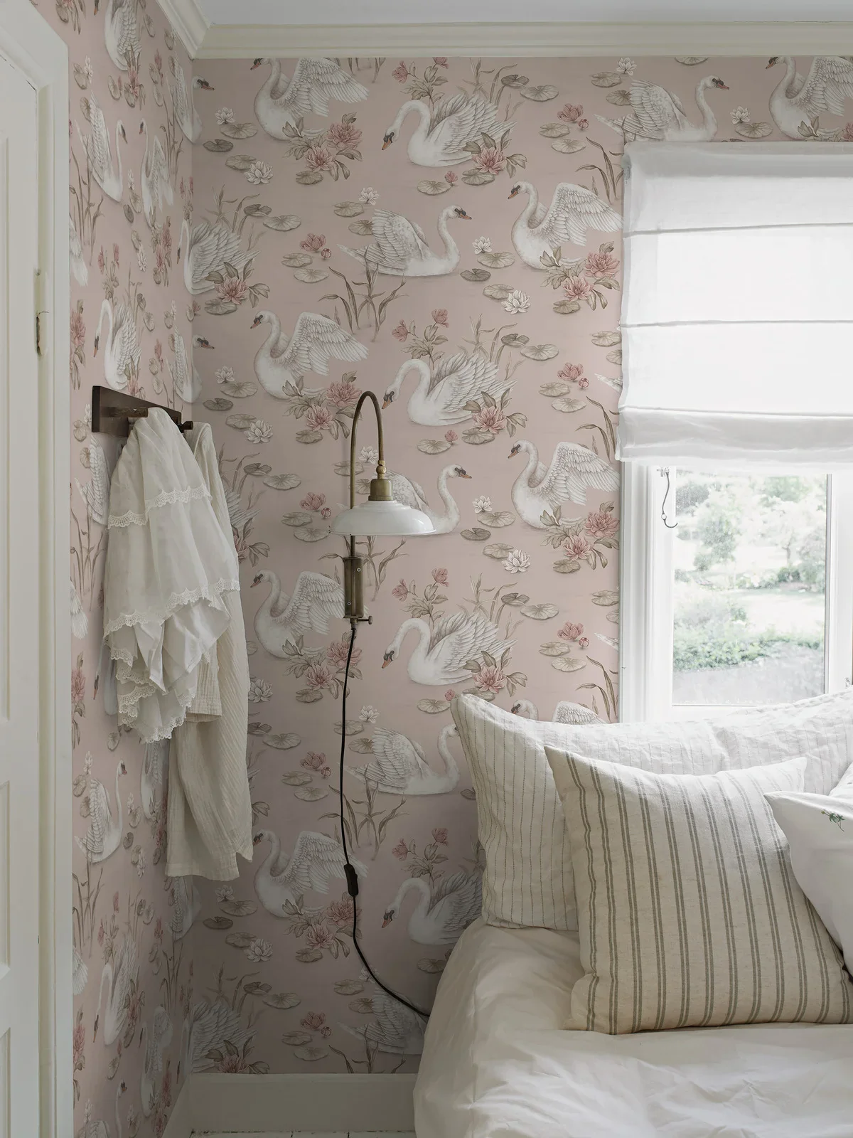 Borastapeter Wallpaper - Lily Swan Pink - Image 2