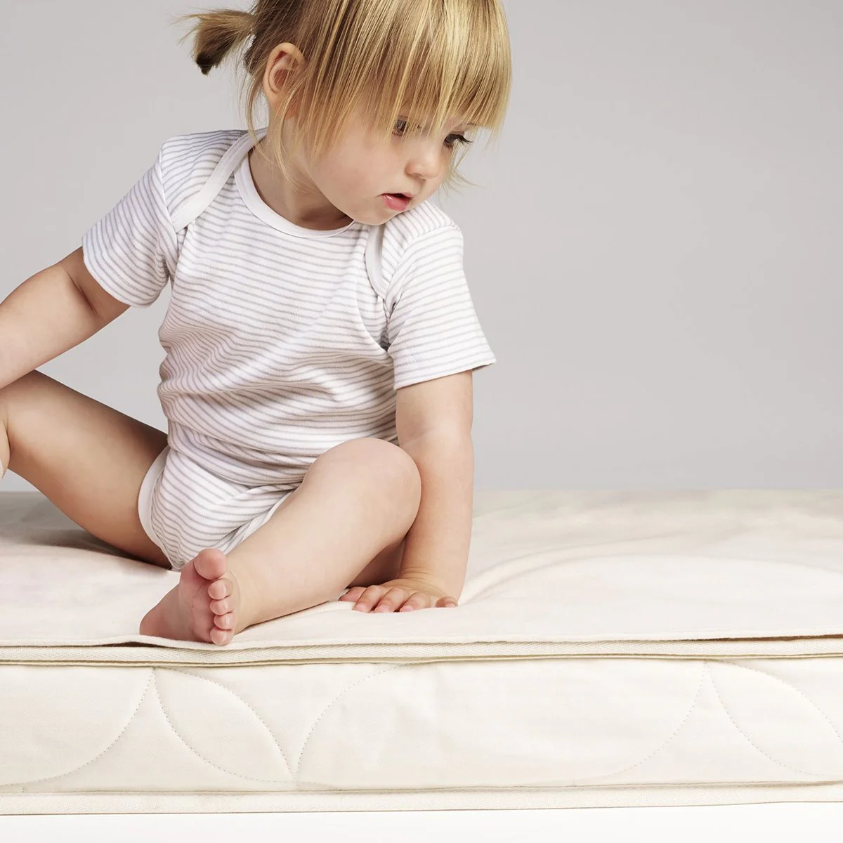Little Green Sheep Organic Mattress Protector - Cot Bed - Image 3