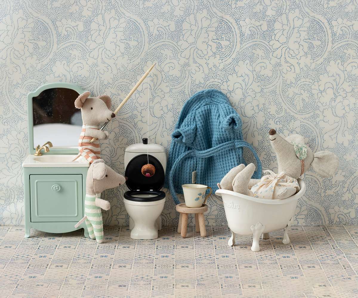 Maileg Mini Mouse Bathtub - Image 2
