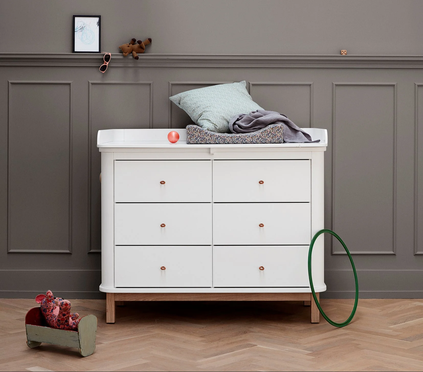 Oliver Furniture Nursery 6 Drawer Dresser (with changer top) - White/Oak - Image 14