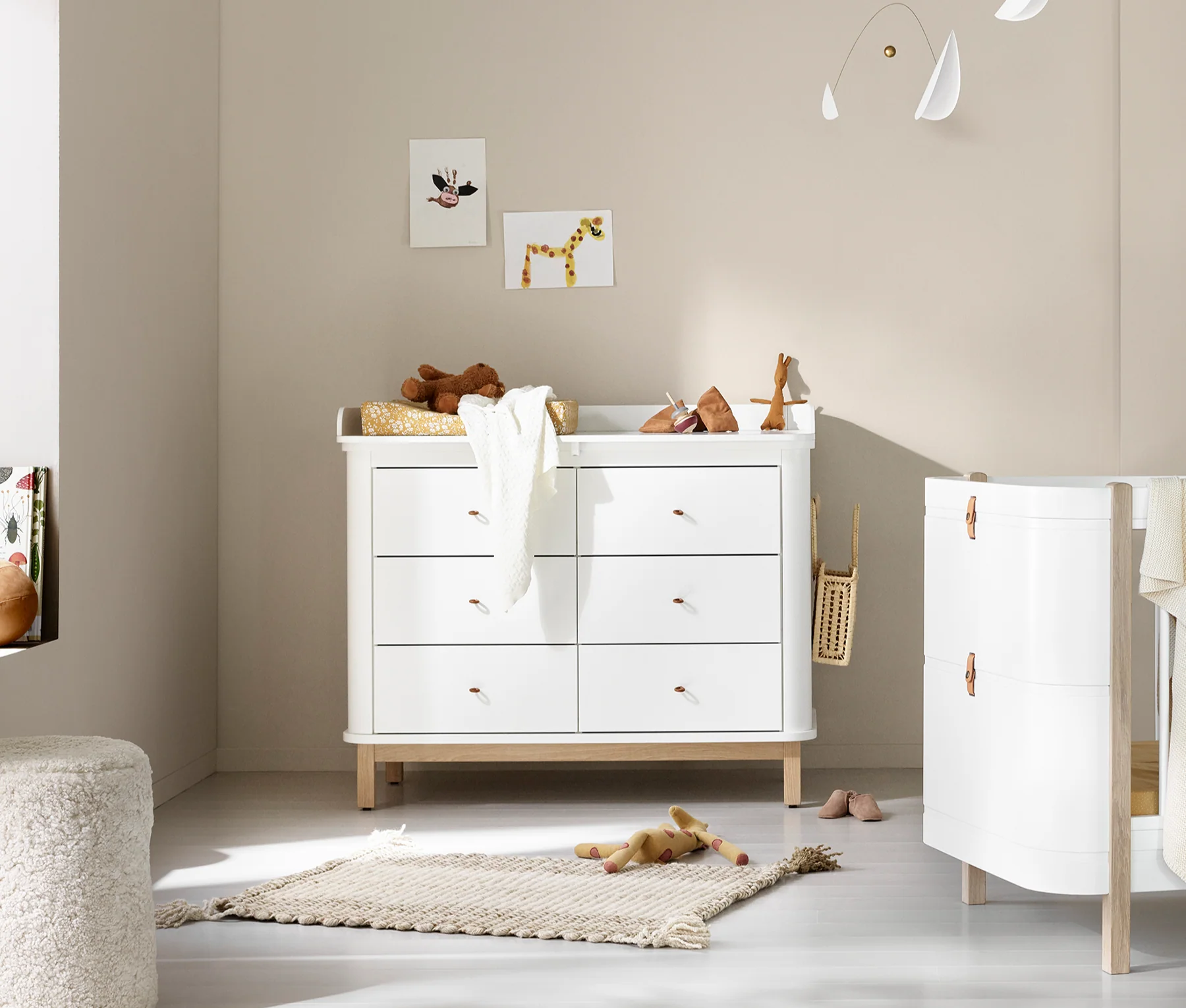 Oliver Furniture Nursery 6 Drawer Dresser (with changer top) - White/Oak - Image 3