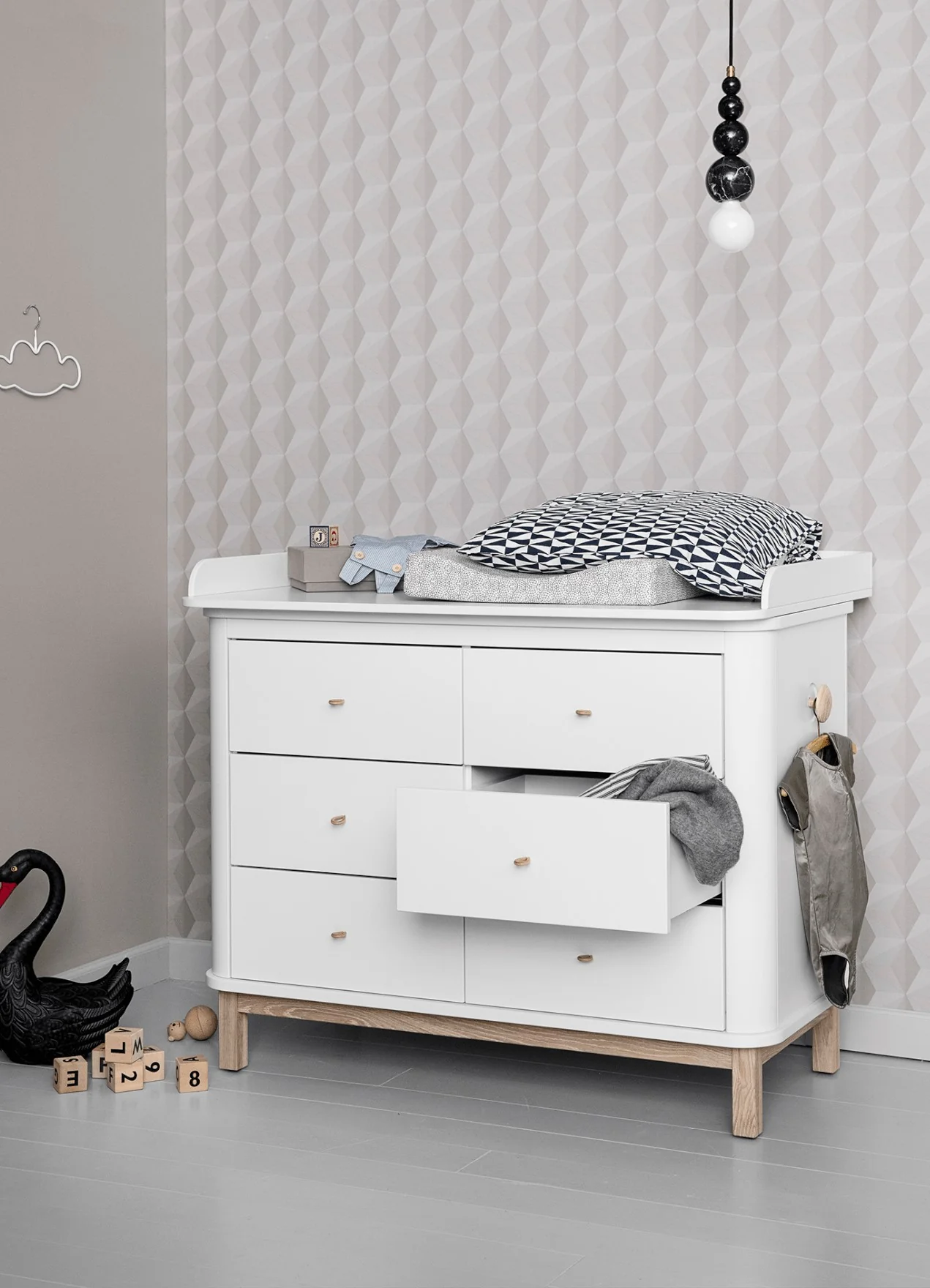 Oliver Furniture Nursery 6 Drawer Dresser (with changer top) - White/Oak - Image 6