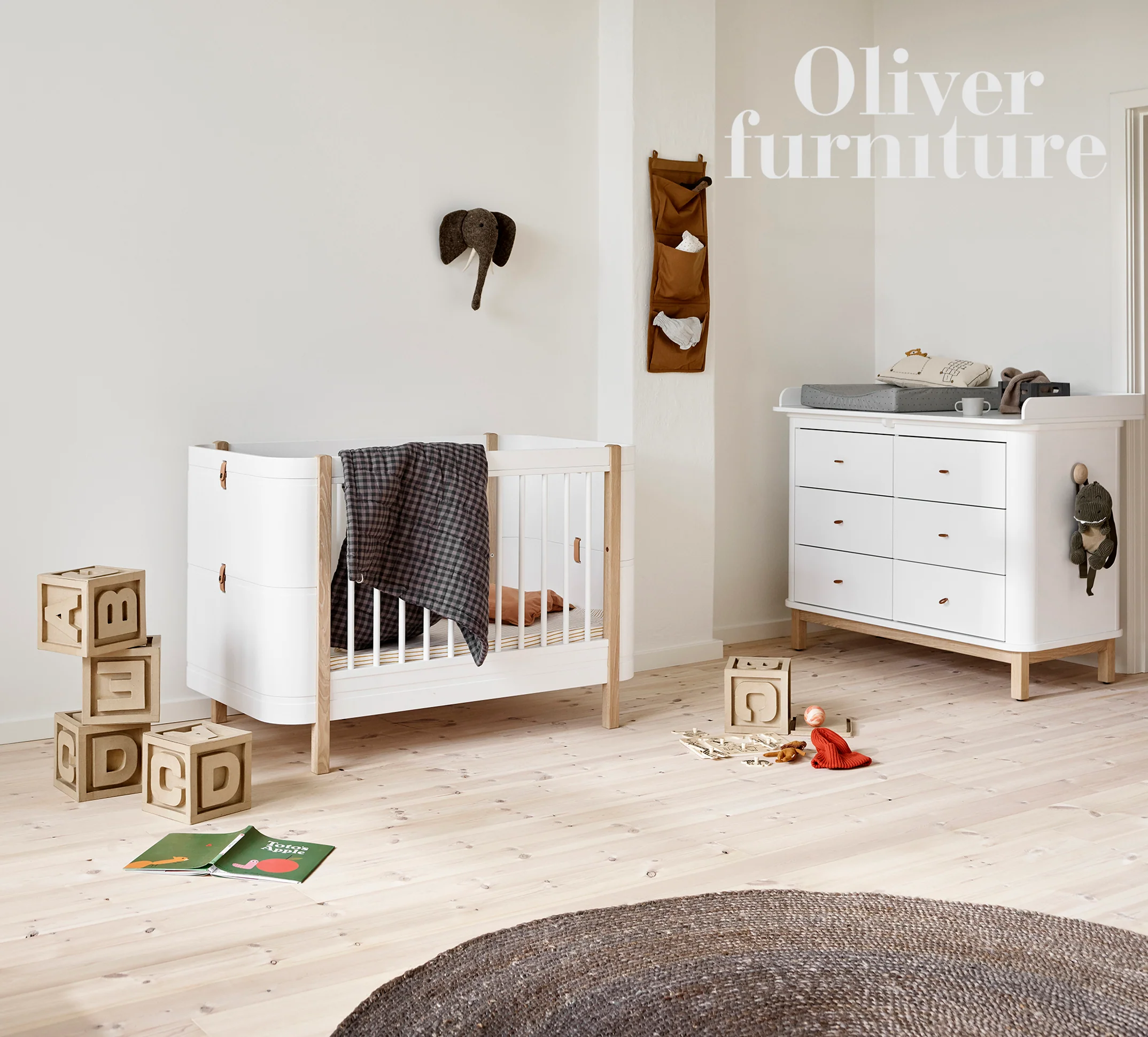 Oliver Furniture Nursery 6 Drawer Dresser (with changer top) - White/Oak - Image 7