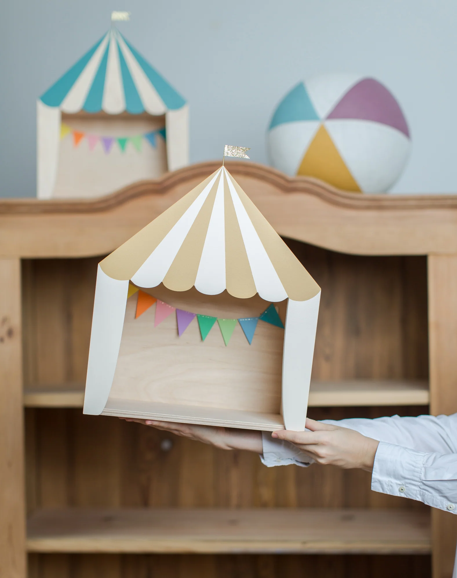 Up Warsaw Circus Wooden Shelf - Mustard/White - Image 5