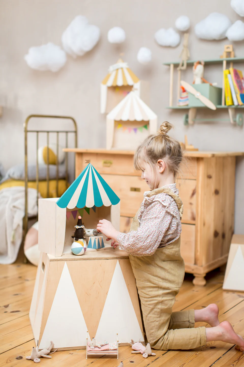 Up Warsaw Circus Wooden Shelf - Ocean Green - Image 5