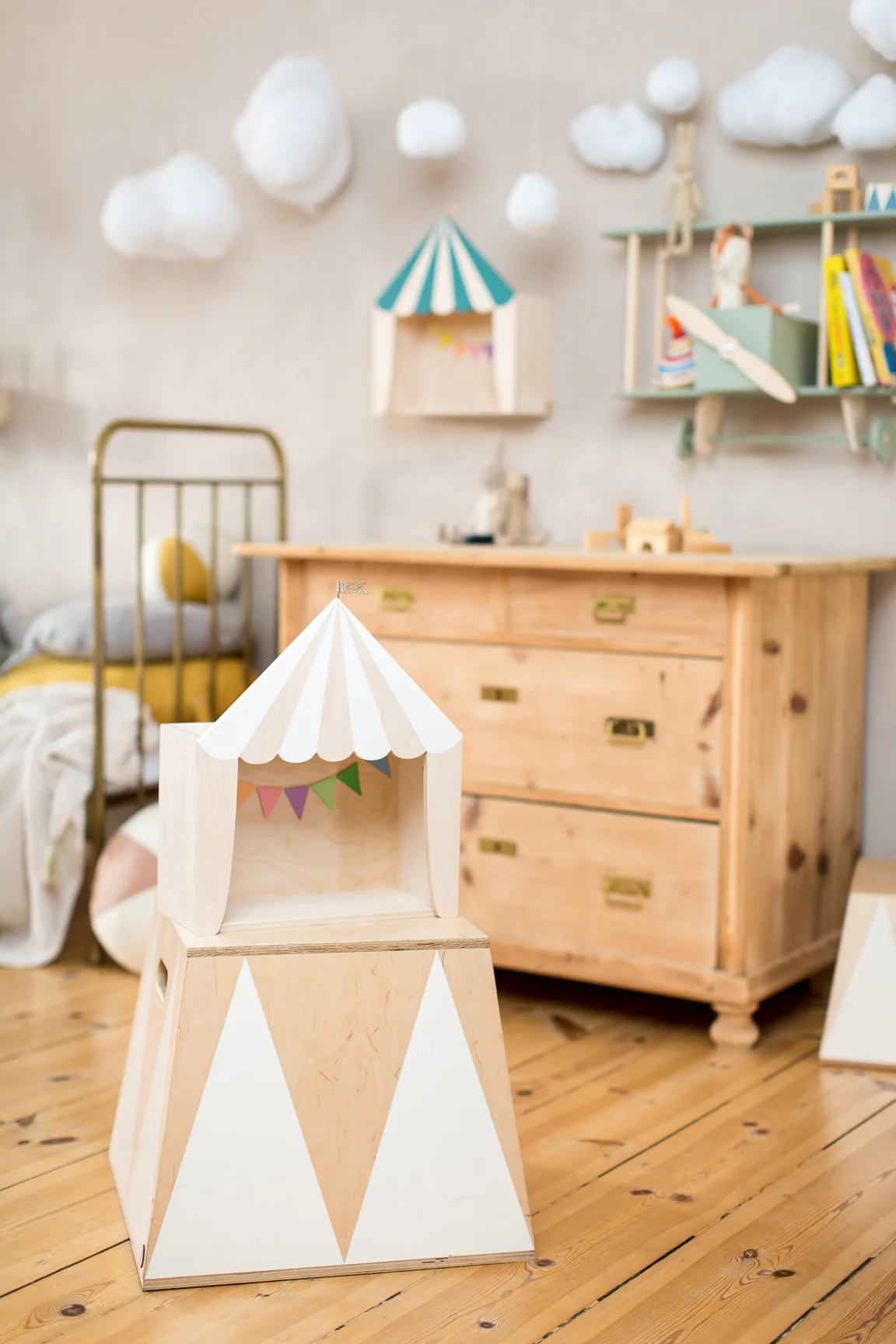Up Warsaw Circus Wooden Shelf - White - Image 9