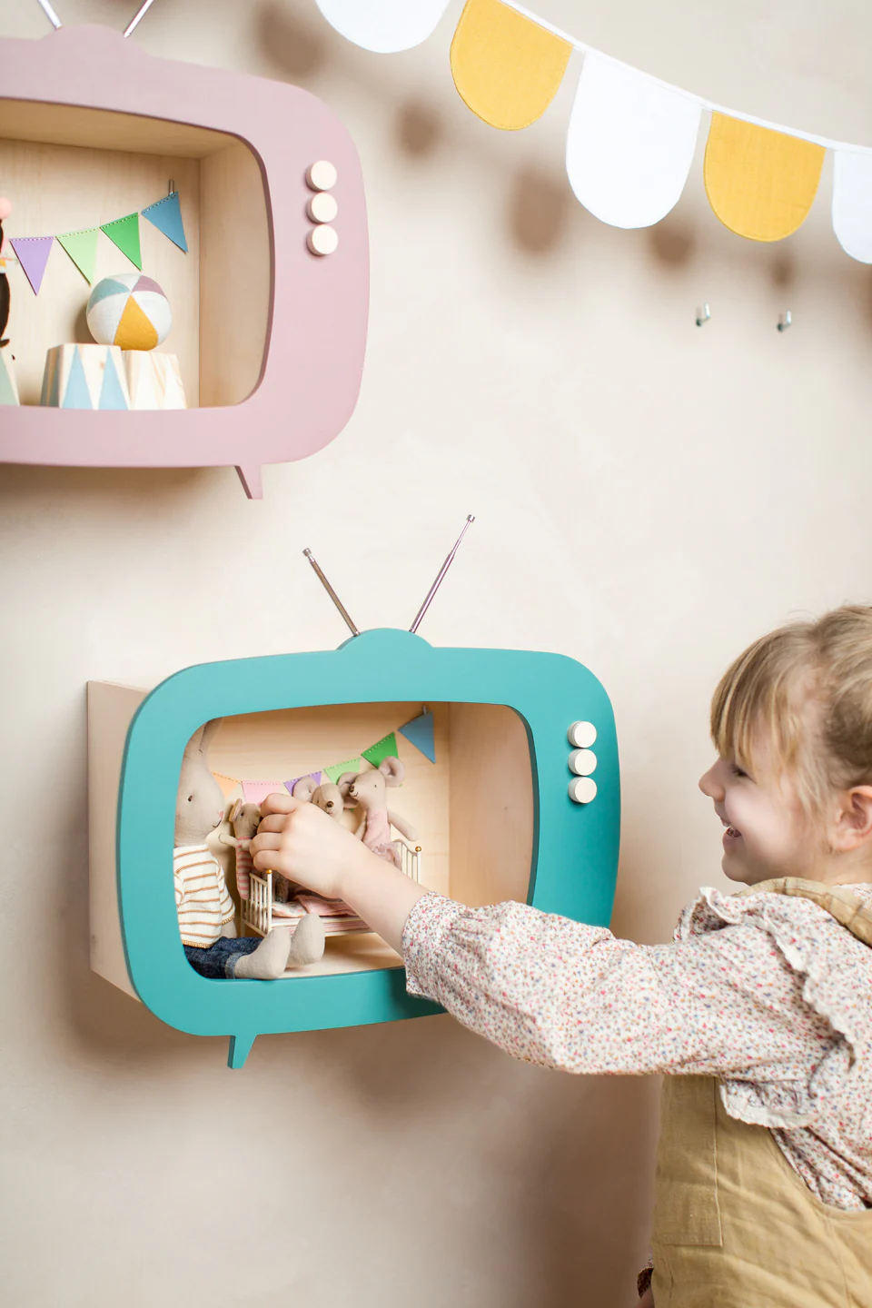 Up Warsaw Kids TV Wooden Shelf - Ocean Green - Image 3