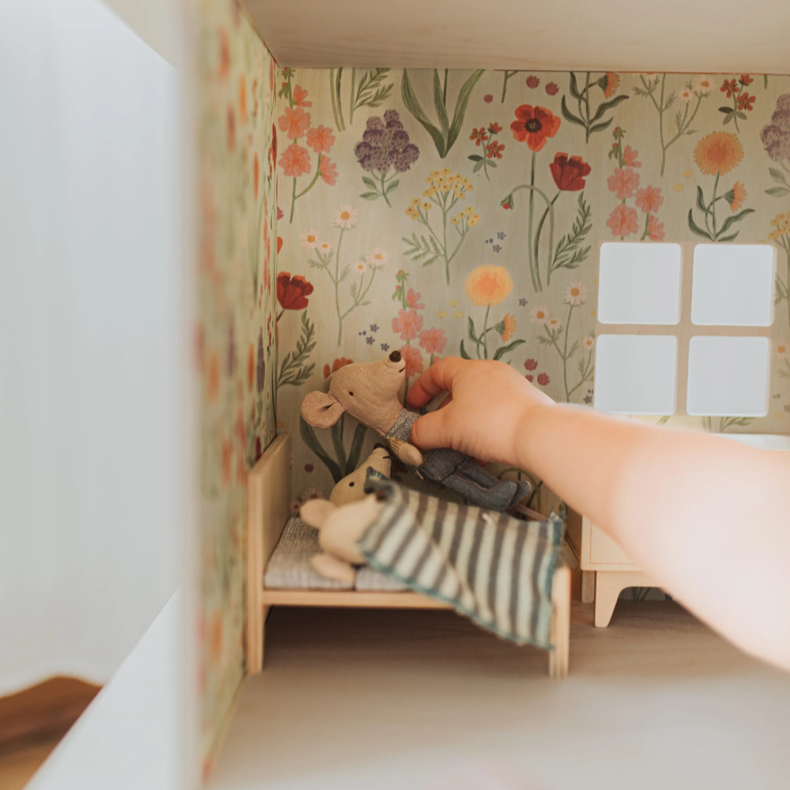 Large Wooden Dollhouse - Meadow - Image 3